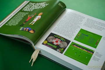 A Tale Of Two Halves: The History of Football Video Games (Captain's Edition) | Retro Gaming Book by Bitmap Books - Bitmap Books [KSIĄŻKA]