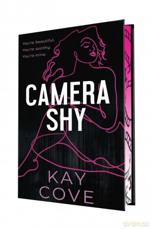 Camera Shy: Special Limited Edition Hardcover (Lessons in Love) - Kay Cove [KSIĄŻKA]