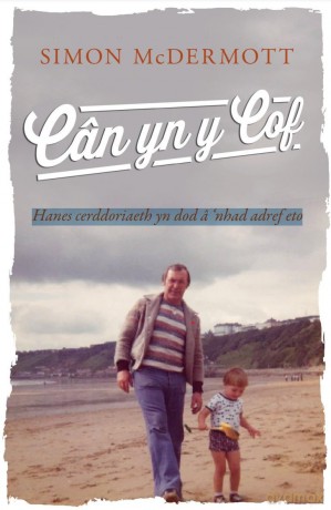 Cân yn y Cof: Hanes cerddoriaeth yn dod â 'nhad adref eto - Simon McDermott [KSIĄŻKA]