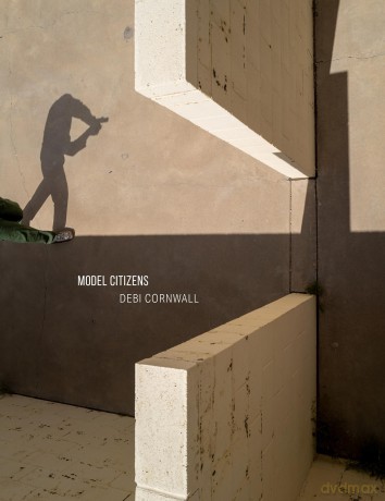 Debi Cornwall: Model Citizens - Debi Cornwall [KSIĄŻKA]