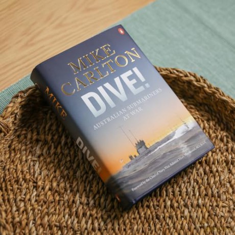 Dive: Australian Submariners at War - Mike Carlton [KSIĄŻKA]