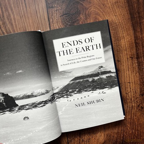 Ends of the Earth: Journeys to the Polar Regions in Search of Life, the Cosmos, and our Future - Neil Shubin [KSIĄŻKA]