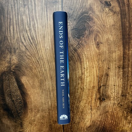 Ends of the Earth: Journeys to the Polar Regions in Search of Life, the Cosmos, and our Future - Neil Shubin [KSIĄŻKA]