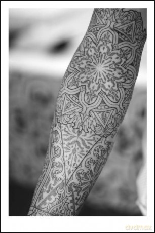 Fine Line Tattoos: The World's Finest Tattoo Artists - Sven Rayen [KSIĄŻKA]