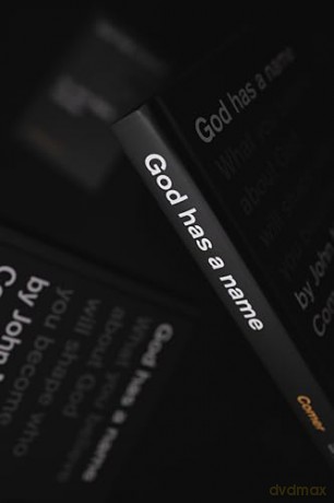 God Has a Name: What You Believe About God Will Shape Who You Become - John Mark Comer [KSIĄŻKA]