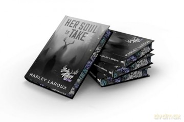 Her Soul to Take: Deluxe Special Edition: A Paranormal Dark Academia Romance (Souls Trilogy) - Harley Laroux [KSIĄŻKA]