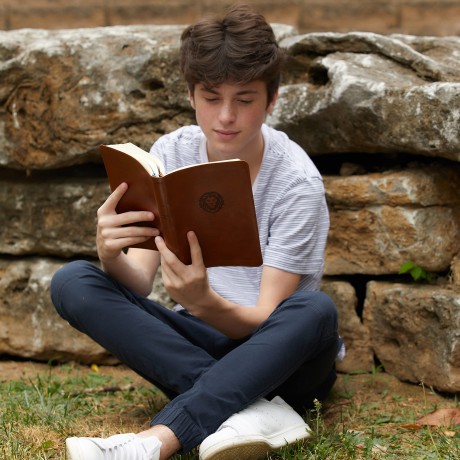 KJV Holy Bible: Thinline Youth Edition, Brown Leathersoft, Red Letter, Comfort Print: King James Version: Holy Bible, King James Version - Thomas Nelson [KSIĄŻKA]