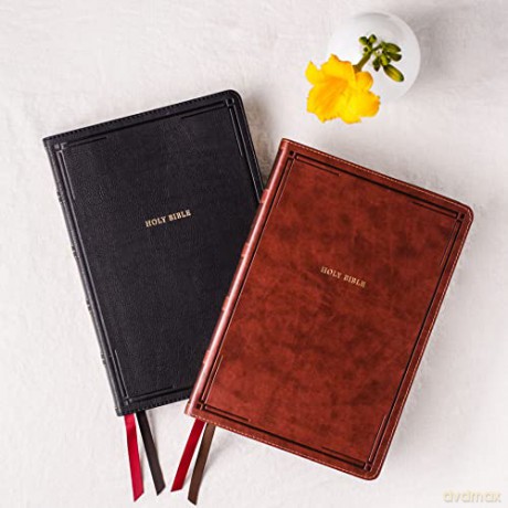 NKJV Holy Bible, Giant Print Thinline Bible, Black Leathersoft, Red Letter, Comfort Print: New King James Version: Holy Bible, New King James Version - Thomas Nelson [KSIĄŻKA]