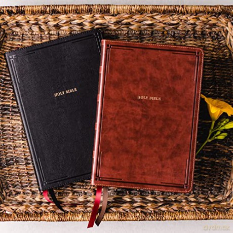 NKJV Holy Bible, Giant Print Thinline Bible, Black Leathersoft, Red Letter, Comfort Print: New King James Version: Holy Bible, New King James Version - Thomas Nelson [KSIĄŻKA]