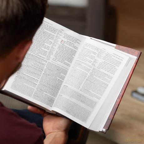 NKJV Study Bible, Leathersoft, Brown, Comfort Print: The Complete Resource for Studying God's Word - Thomas Nelson [KSIĄŻKA]