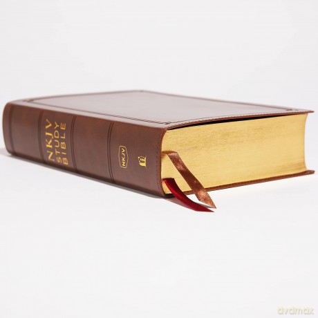 NKJV Study Bible, Leathersoft, Brown, Comfort Print: The Complete Resource for Studying God's Word - Thomas Nelson [KSIĄŻKA]