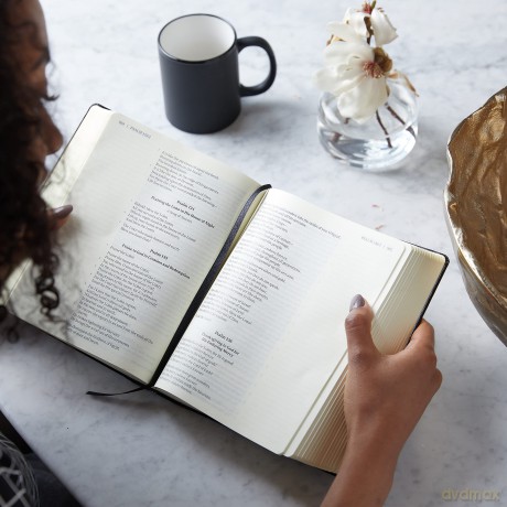NKJV, Journal the Word Bible, Large Print, Bonded Leather, Brown, Red Letter: Reflect, Journal, or Create Art Next to Your Favorite Verses - Thomas Nelson [KSIĄŻKA]