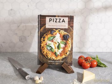 Pizza: The Ultimate Cookbook Featuring More Than 300 Recipes (Interviews With World-Famous Pizzaiolos And Delectable Recipes) (Ultimate Cookbooks) - Barbara Caracciolo [KSIĄŻKA]