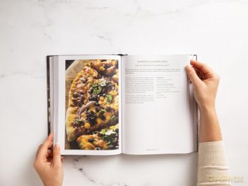 Pizza: The Ultimate Cookbook Featuring More Than 300 Recipes (Interviews With World-Famous Pizzaiolos And Delectable Recipes) (Ultimate Cookbooks) - Barbara Caracciolo [KSIĄŻKA]