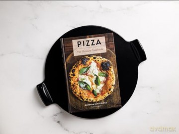 Pizza: The Ultimate Cookbook Featuring More Than 300 Recipes (Interviews With World-Famous Pizzaiolos And Delectable Recipes) (Ultimate Cookbooks) - Barbara Caracciolo [KSIĄŻKA]