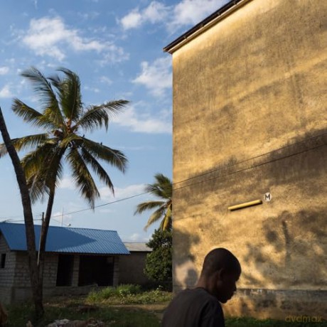 Plattenbau Promenades: Christoph Montebelli: Berlin | Havana | Hong Kong | Zanzibar - Philipp Meuser [KSIĄŻKA]