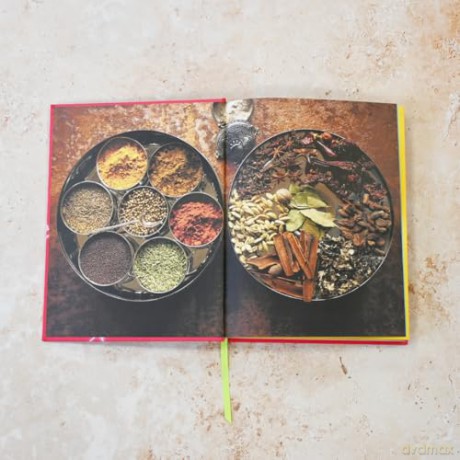 Sanjana Feasts: Modern vegetarian and vegan Indian recipes to feed your soul - Sanjana Modha [KSIĄŻKA]
