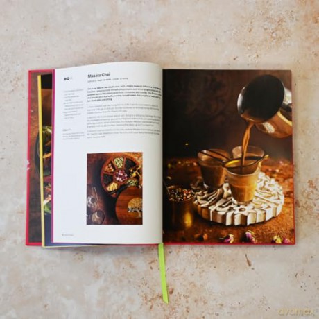 Sanjana Feasts: Modern vegetarian and vegan Indian recipes to feed your soul - Sanjana Modha [KSIĄŻKA]
