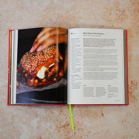 Sanjana Feasts: Modern vegetarian and vegan Indian recipes to feed your soul - Sanjana Modha [KSIĄŻKA]
