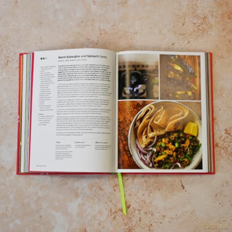 Sanjana Feasts: Modern vegetarian and vegan Indian recipes to feed your soul - Sanjana Modha [KSIĄŻKA]