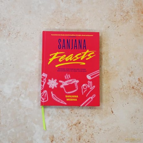 Sanjana Feasts: Modern vegetarian and vegan Indian recipes to feed your soul - Sanjana Modha [KSIĄŻKA]