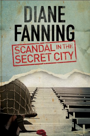 Scandal in the Secret City: A World War Two Mystery Set in Tennessee: 1 (A Libby Clark Mystery) - Diane Fanning [KSIĄŻKA]
