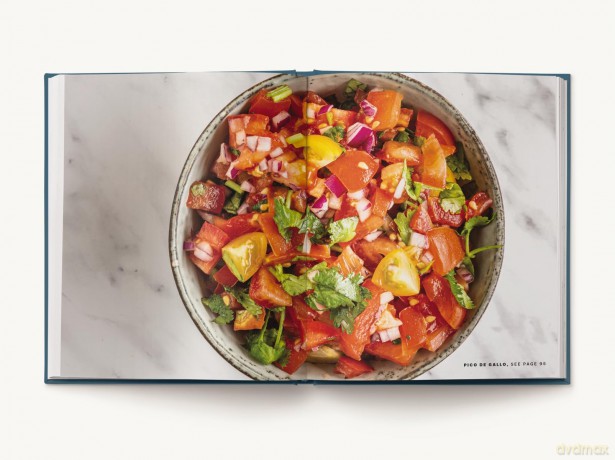 Tacos and Tequila: 100+ Vibrant Recipes That Bring Mexico to Your Kitchen - Cider Mill Press [KSIĄŻKA]