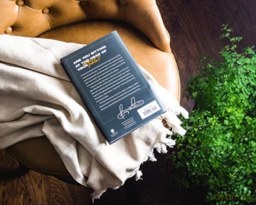 Take Your Seat at the Table: Live an Authentic Life of Abundance, Wellness, and Freedom - Anthony O'Neal [KSIĄŻKA]