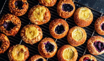 The Home Baking Book: Timeless Recipes for Artisanal Treats - Stefan Elias [KSIĄŻKA]