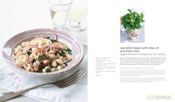 The Italian Kitchen: More than 80 delicious recipes, from antipasti to zabaglione - Maxine Clark [KSIĄŻKA]