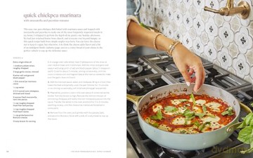 The Mediterranean Dish: Simply Dinner: 125 Easy Mediterranean Diet-Inspired Recipes to Eat Well and Live Joyfully: A Cookbook - Suzy Karadsheh [KSIĄŻKA]