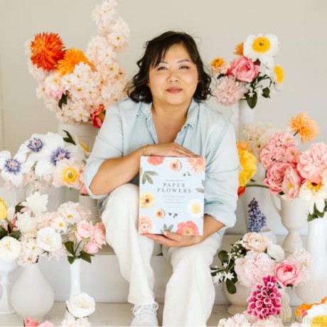 The New Art of Paper Flowers: The Complete Guide to Crafting Gorgeous Crepe Paper Flowers - Quynh D. Nguyen [KSIĄŻKA]