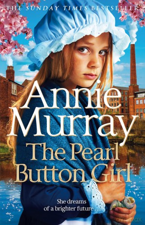 The Pearl Button Girl: The gritty and heartwarming historical fiction from the Sunday Times bestselling saga author - Annie Murray [KSIĄŻKA]