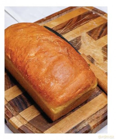 The Self-Reliant Kitchen: From-Scratch Sourdough Breads, Homemade Cheese, and Farm-to-Table Meals - Michelle Mullennix [KSIĄŻKA]