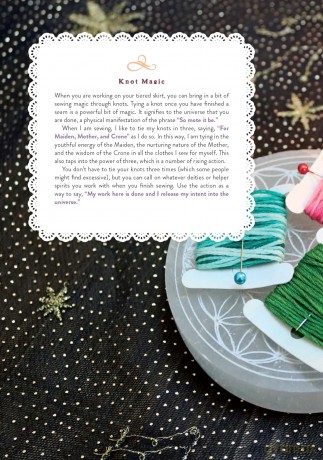 The Witch's Wardrobe: Sew Your Own Witchcore Wear - Raechel Henderson [KSIĄŻKA]