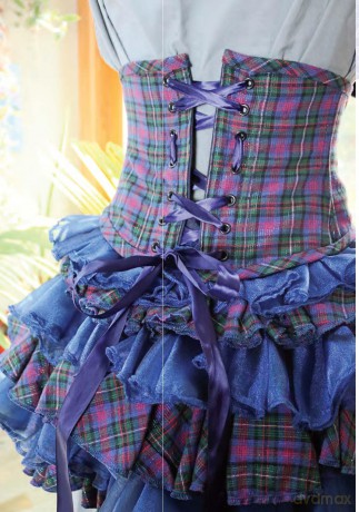 The Witch's Wardrobe: Sew Your Own Witchcore Wear - Raechel Henderson [KSIĄŻKA]
