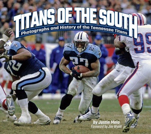 Titans of the South: Photographs and History of the Tennessee Titans (Favorite Football Teams) - Justin Melo [KSIĄŻKA]