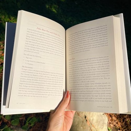 To Tend and To Hold: Honoring Our Bodies, Our Needs, and Our Grief Through Pregnancy and Infant Loss - Eileen S. Rosete [KSIĄŻKA]