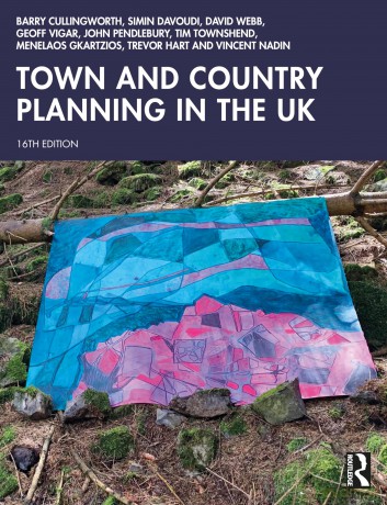 Town and Country Planning in the UK - Barry Cullingworth [KSIĄŻKA]
