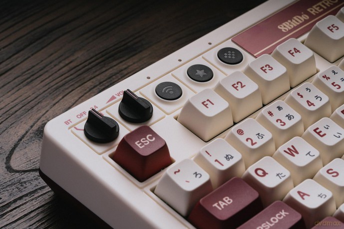 8BitDo Mechanical Keyboard Fami Ed.