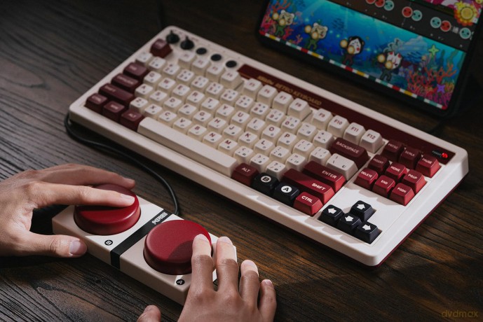 8BitDo Mechanical Keyboard Fami Ed.