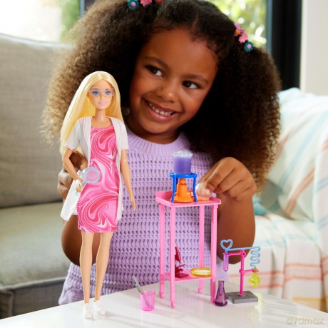 Barbie - Scientist Feature Playset
