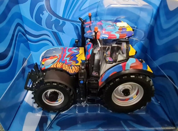 Britain's - New Holland T7.300 Tractor 60th Anniversary Limited Edition