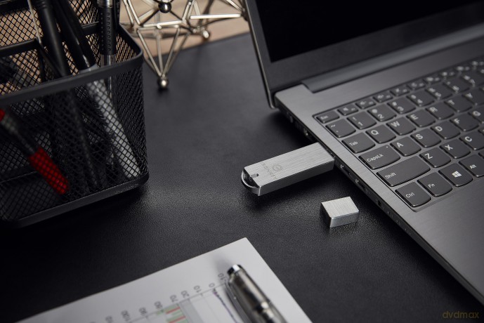 Pendrive IKS1000B/8GB