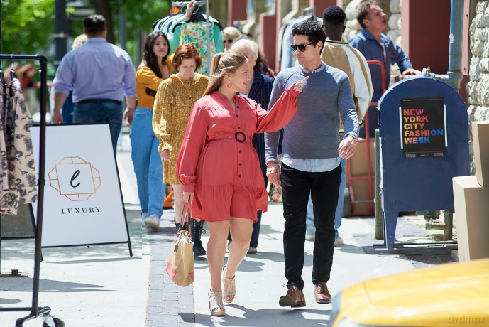 Hallmark 3-Movie: Branching Out, Romance in Style, Mid-Love Crisis [DVD]