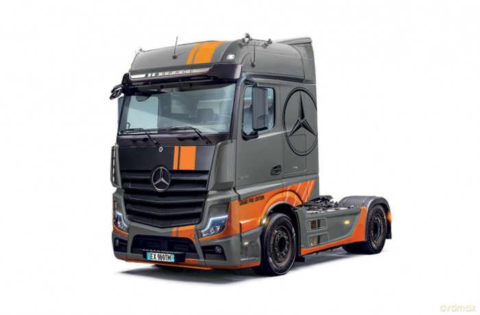 Model plastikowy Mercedes Benz Actros MP4 Big Space 1/24 Grand Prix Edition