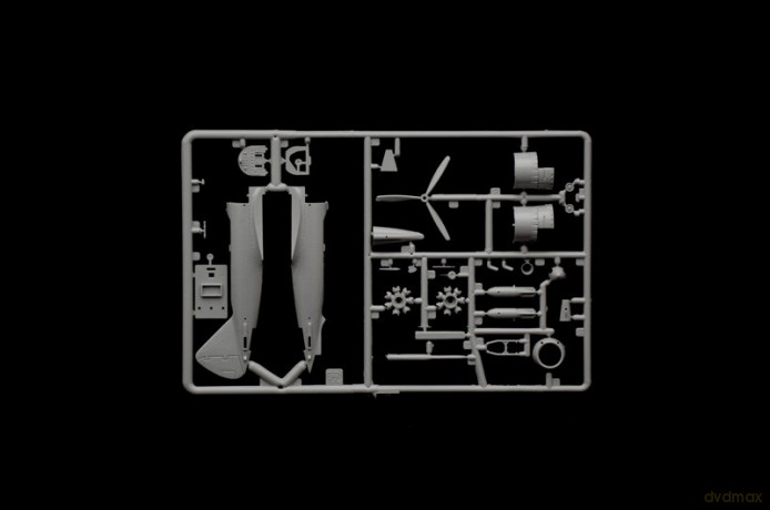 Model plastikowy Reggiane Re.2002 Ariete 1/72