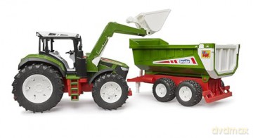 Traktor z ładowaczem czołowym i przyczepą