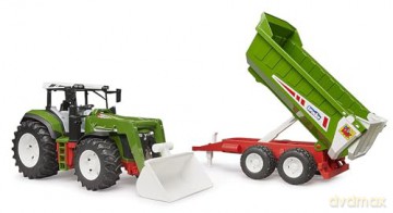 Traktor z ładowaczem czołowym i przyczepą