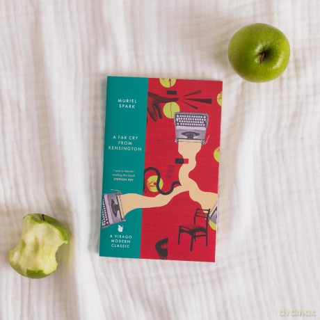 A Far Cry From Kensington: by Muriel Spark [KSIĄŻKA]